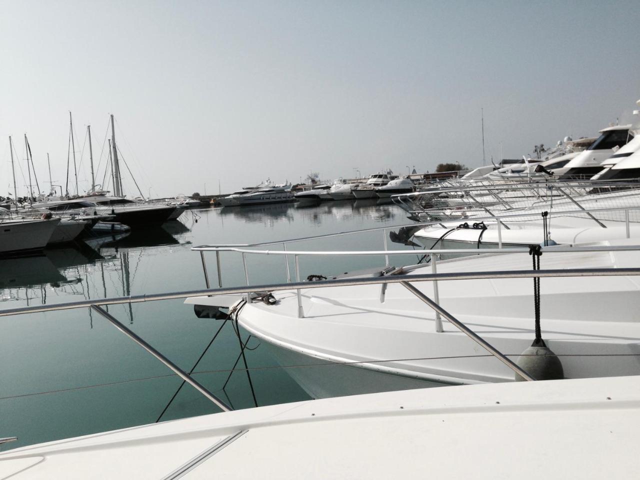 Cosy In Glyfada Center * Atenas